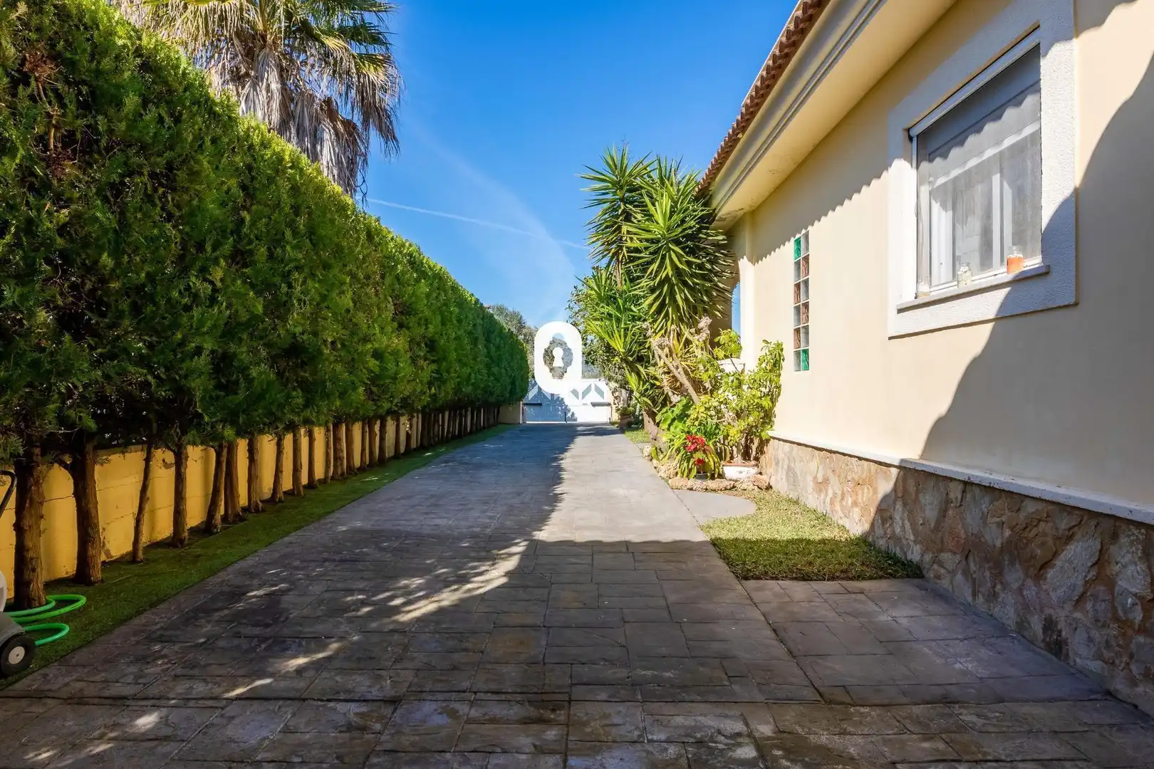 Vista exterior de Casa o xalet en venda en Alcúdia amb Aire condicionat, Jardí privat i Terrassa