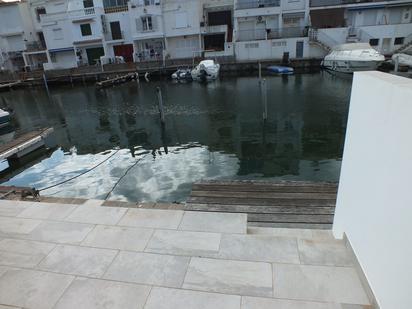 Piscina de Casa adosada en venda en Empuriabrava amb Aire condicionat, Calefacció i Terrassa