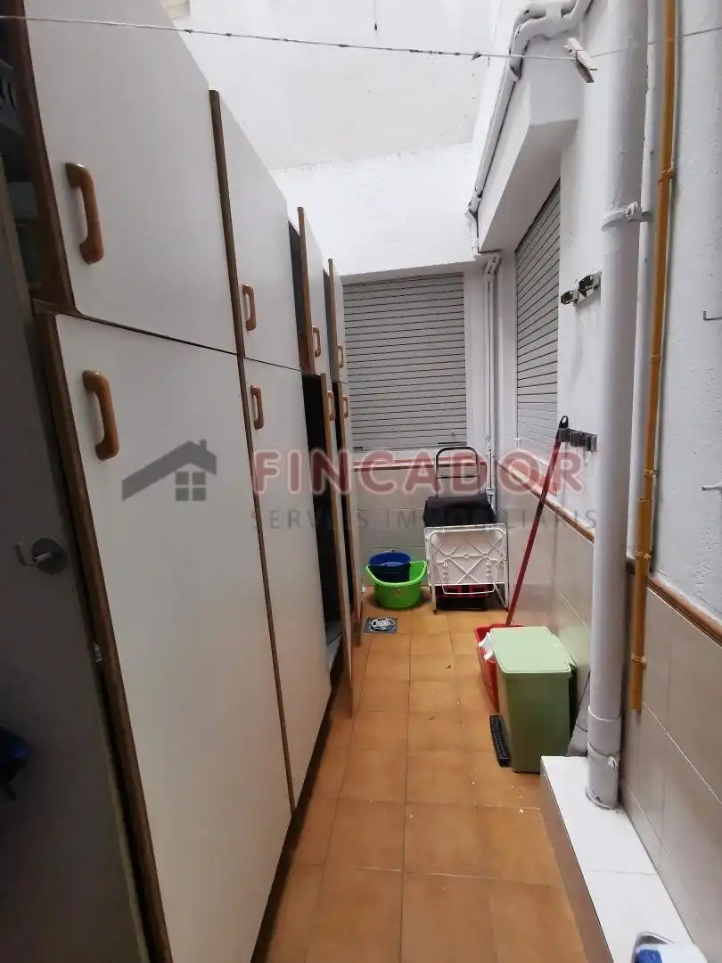 Cocina de Piso en venta en Cornellà de Llobregat con Calefacción, Parquet y Balcón