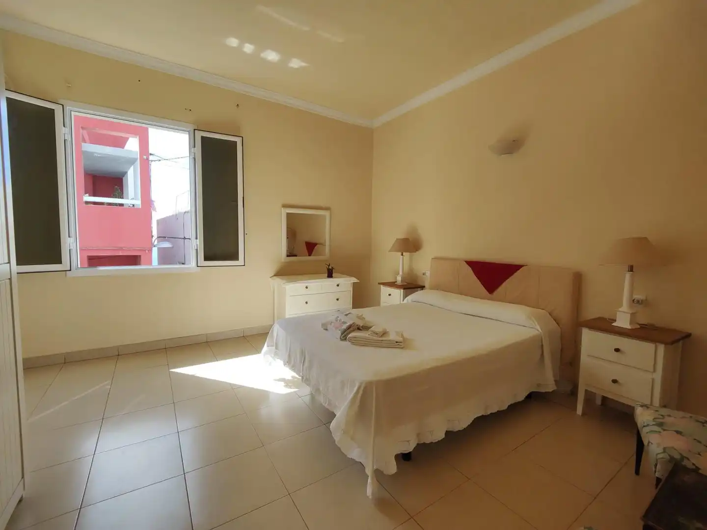 Schlafzimmer von Haus oder Chalet zum Verkauf in Adeje mit Privatgarten, Terrasse und Möbliert