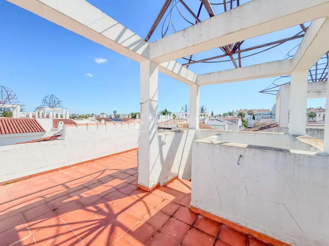Terrasse von Einfamilien-Reihenhaus zum Verkauf in Rota mit Klimaanlage, Terrasse und Abstellraum