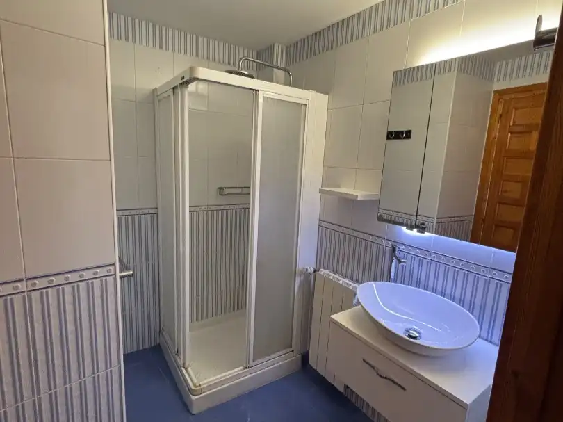 Bathroom of Commercial properties for rent in Zaragoza  with Air Conditioner, Heating and Parquet flooring