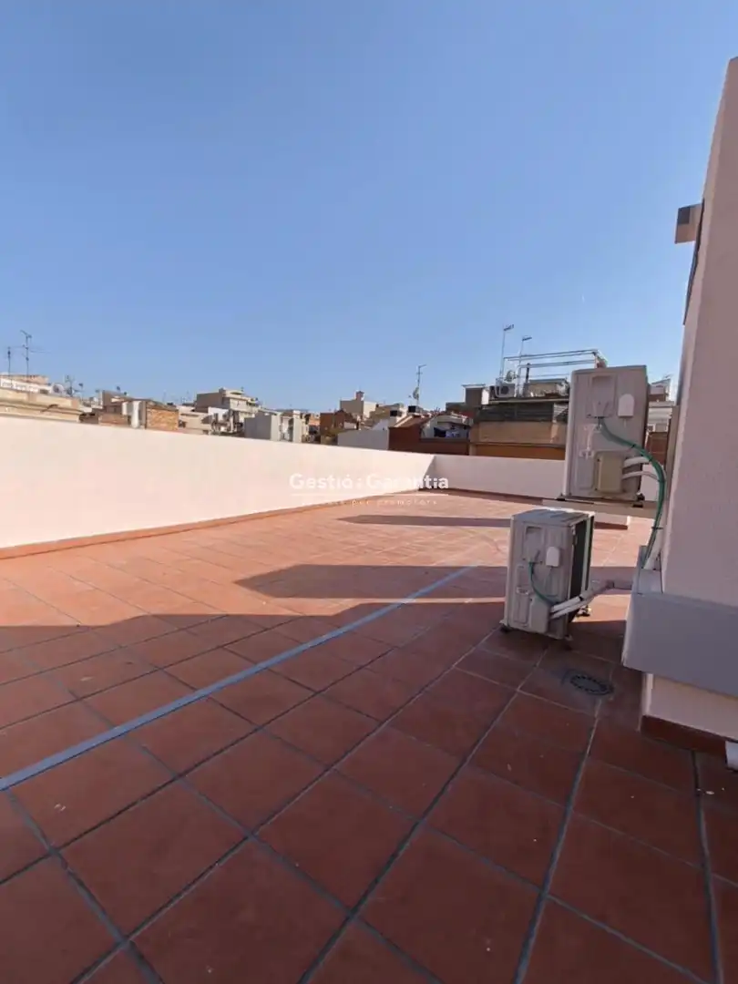 Exterior view of Flat for sale in L'Hospitalet de Llobregat  with Terrace and Furnished