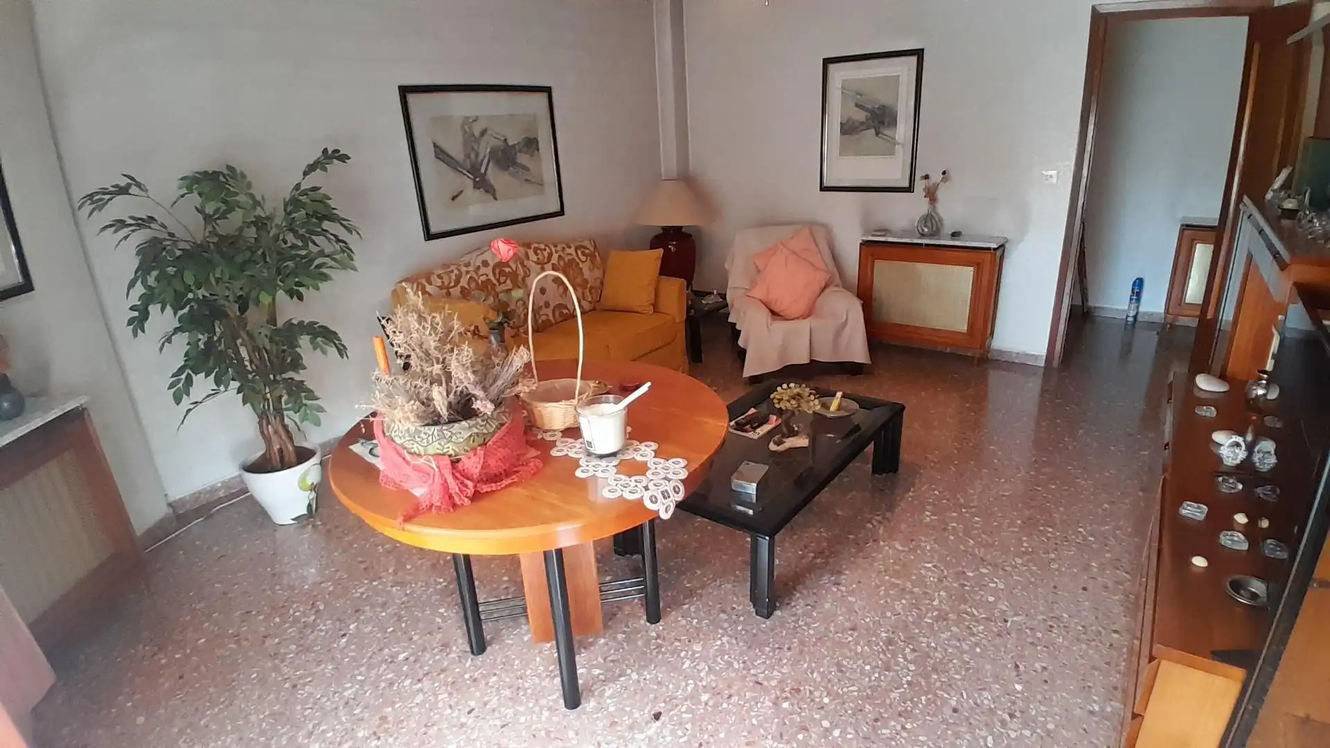 Sala d'estar de Pis en venda en Yecla amb Calefacció, Moblat i Balcó
