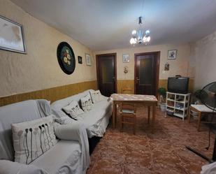 Sala d'estar de Casa o xalet en venda en Sisante amb Piscina