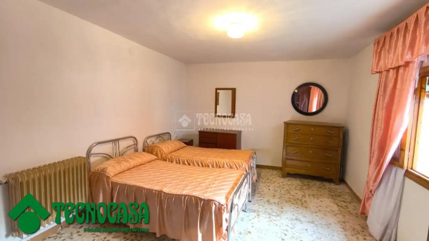 Einfamilien-Reihenhaus zum Verkauf in La Puebla de Montalbán mit Heizung, Privatgarten und Terrasse