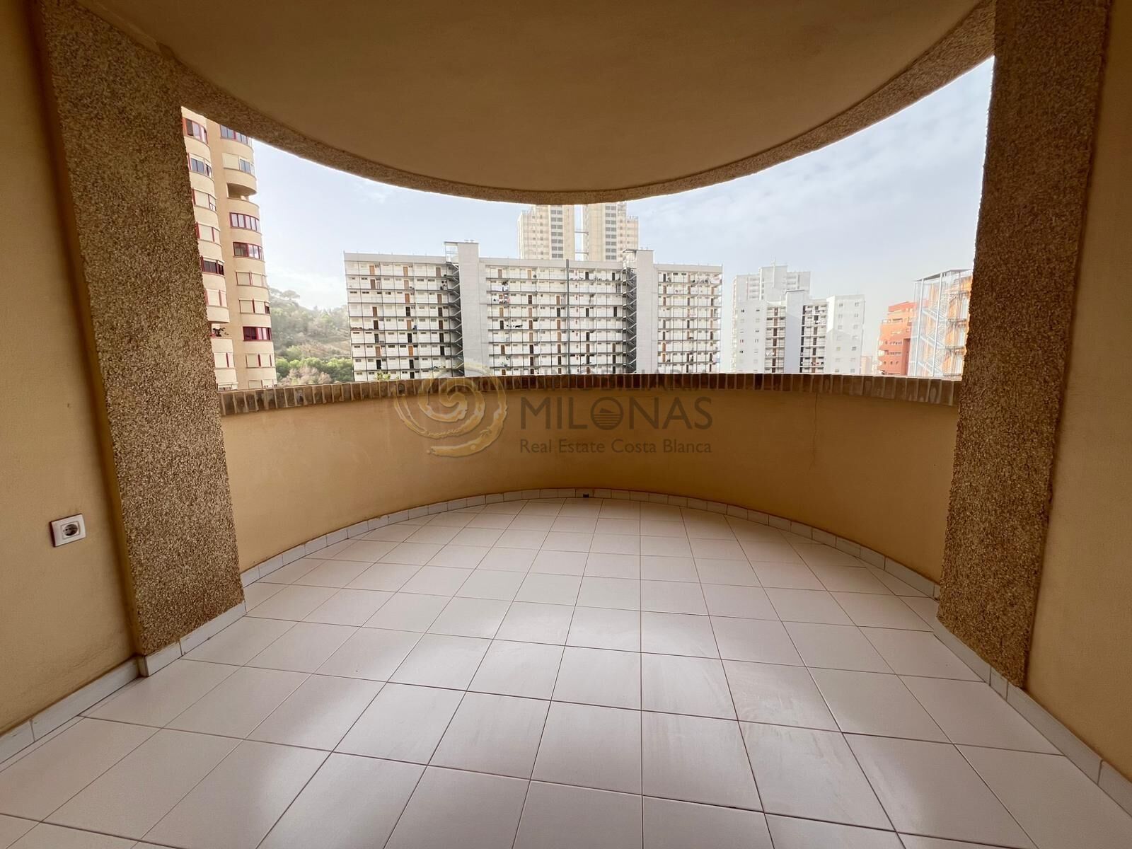 Terrasse von Wohnung zum Verkauf in Benidorm mit Klimaanlage, Privatgarten und Terrasse