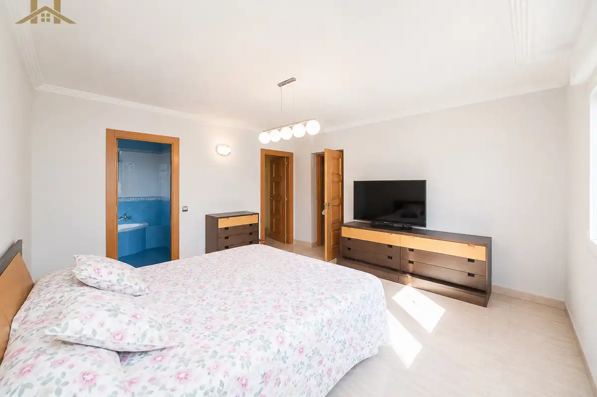 Habitación de Casa o chalet en venta en Villaviciosa de Odón con Aire acondicionado, Calefacción y Jardín privado