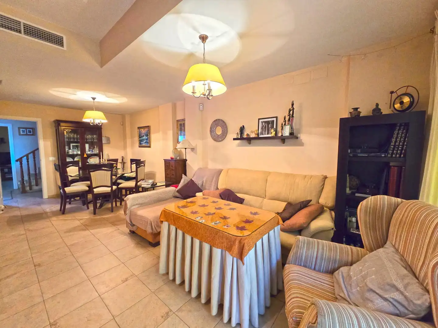 Sala de estar de Casa adosada en venta en Espartinas con Jardín privado, Terraza y Balcón