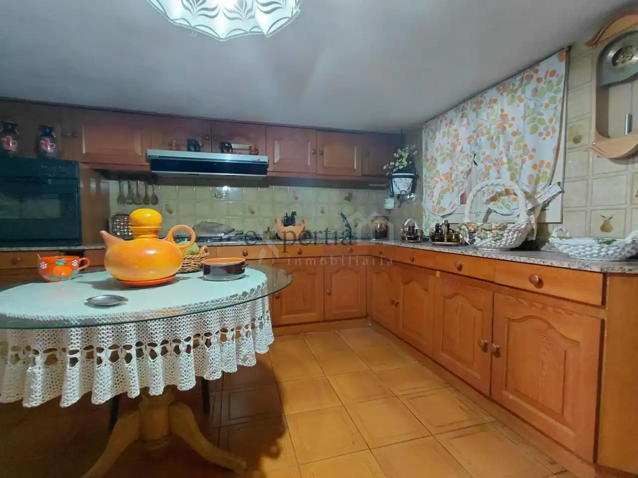 Cuina de Casa o xalet en venda en Ribeira amb Calefacció i Moblat