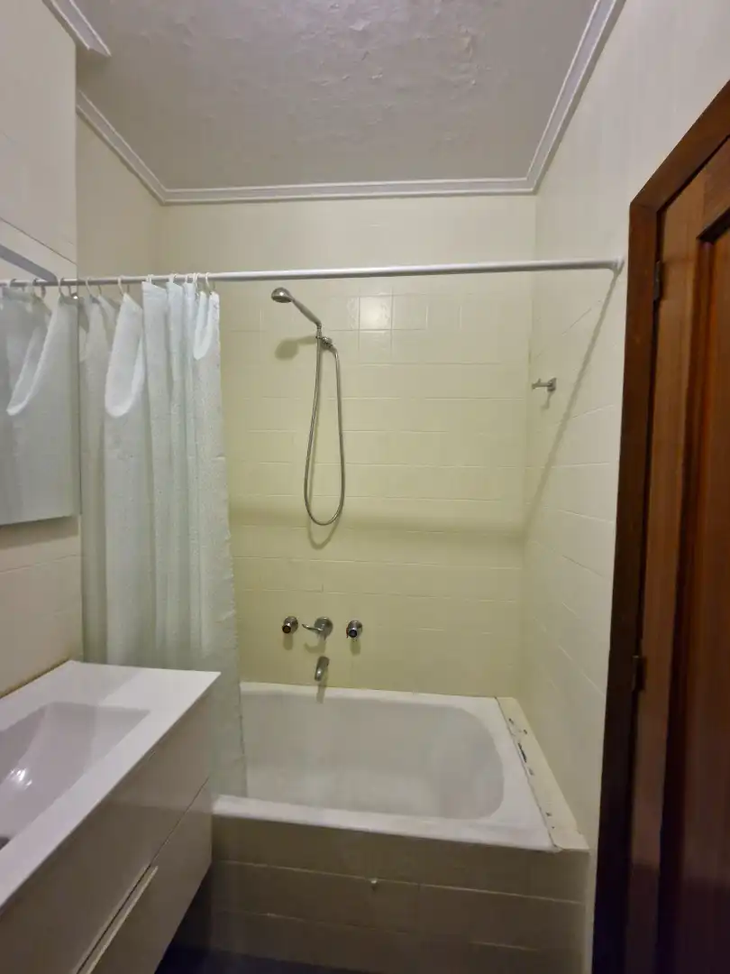 Baño de Piso de alquiler en Vitoria - Gasteiz con Calefacción, Parquet y Amueblado