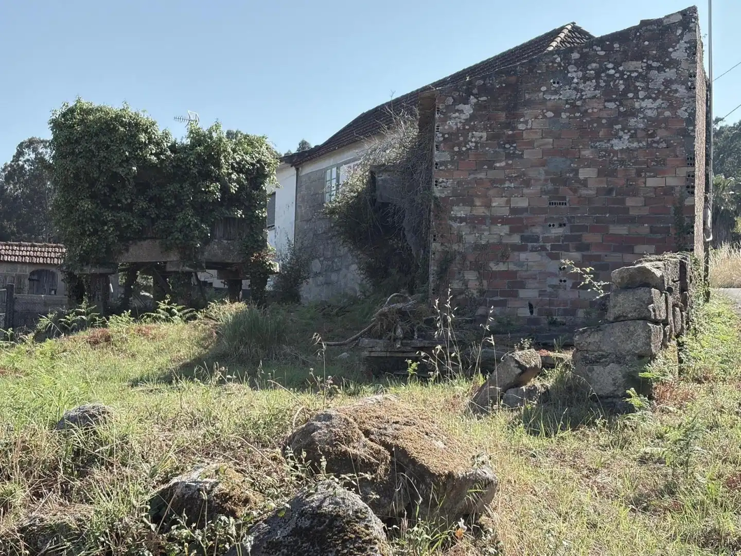 Vista exterior de Finca rústica en venda en Vilaboa amb Calefacció