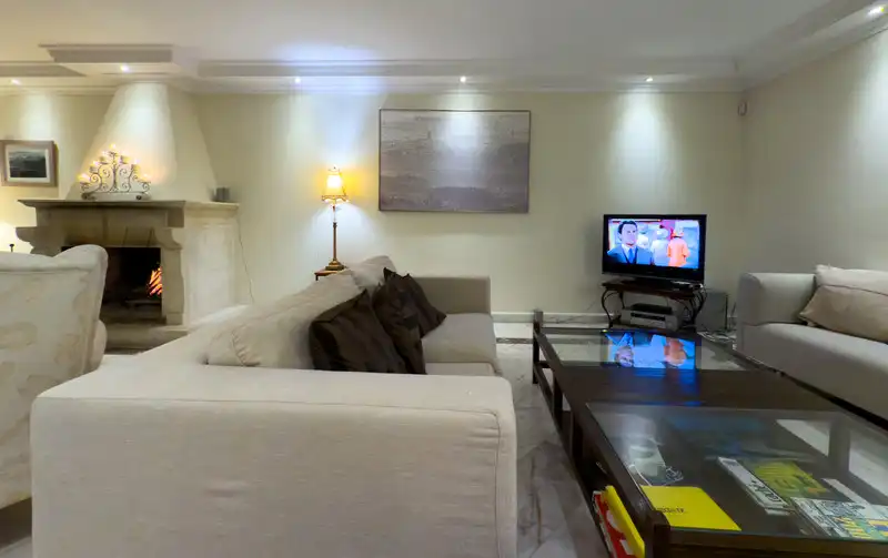 Sala d'estar de Casa o xalet de lloguer en Marbella amb Aire condicionat, Jardí privat i Terrassa