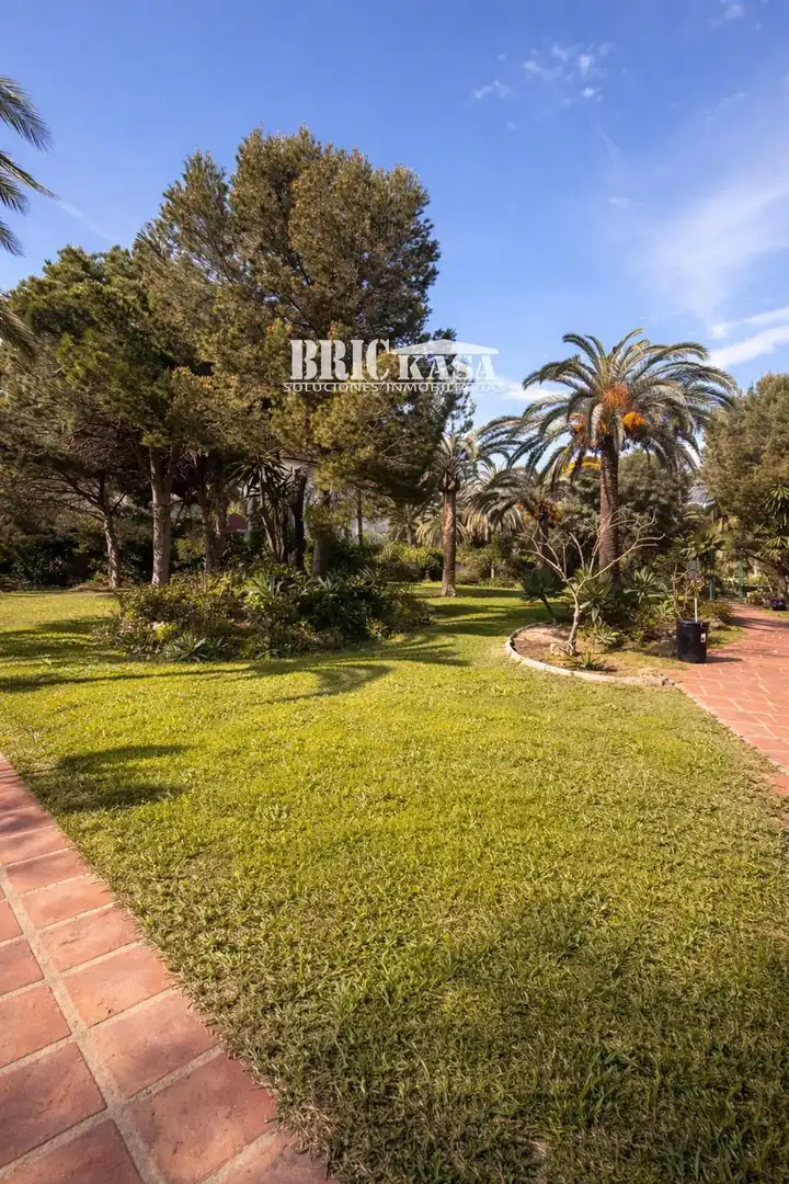 Jardín de Piso en venta en Benalmádena con Terraza, Piscina y Amueblado