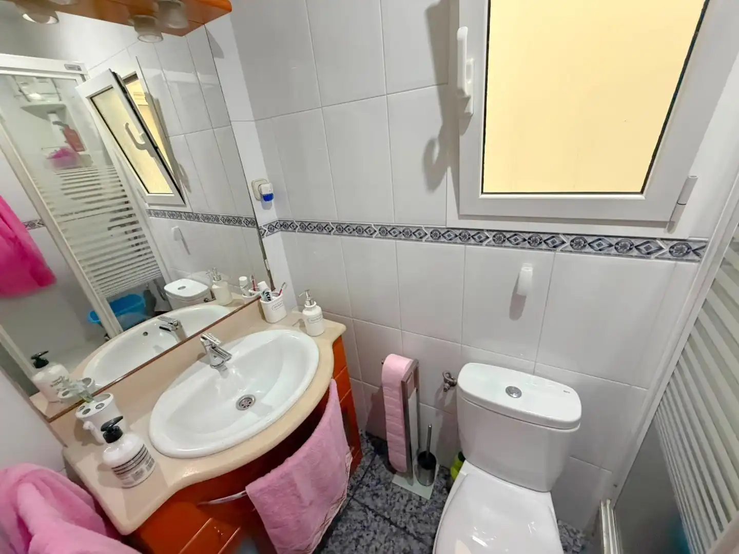 Bathroom of Flat for sale in El Prat de Llobregat  with Air Conditioner and Oven