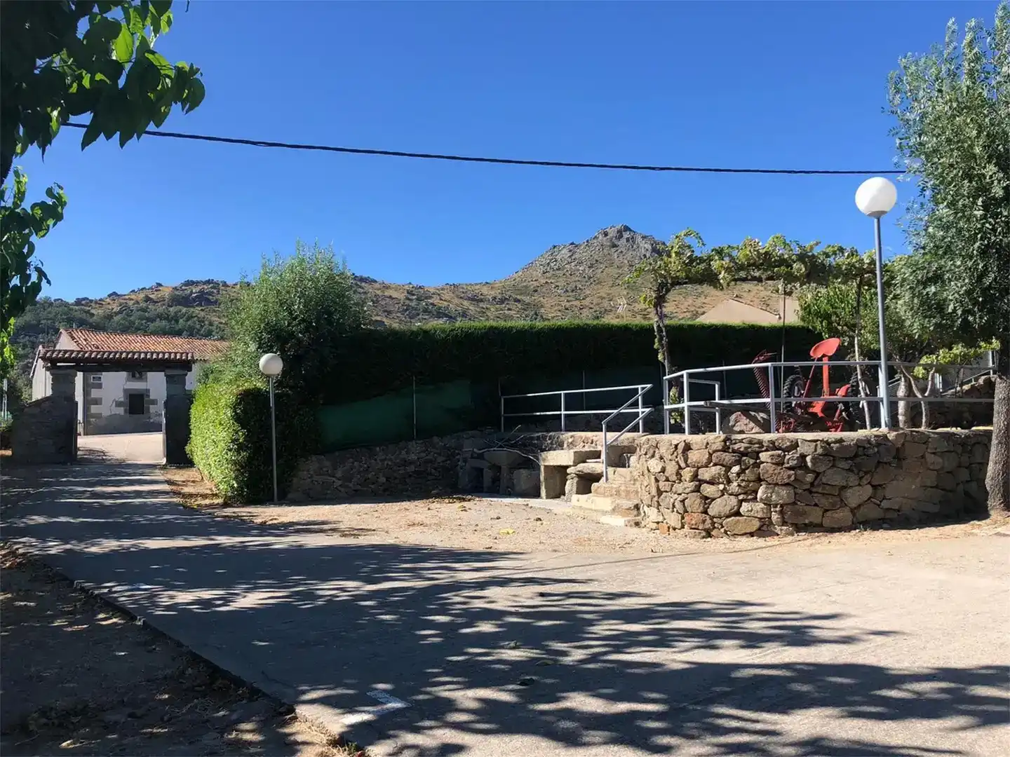 Aparcament de Apartament en venda en Vallejera de Riofrío amb Jardí privat, Piscina i Moblat