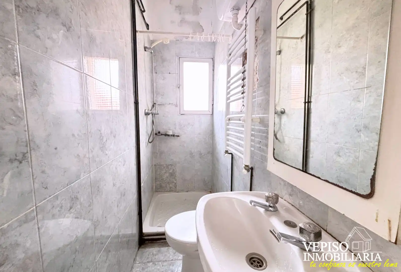Baño de Piso en venta en Madrid con Balcón y Alarma