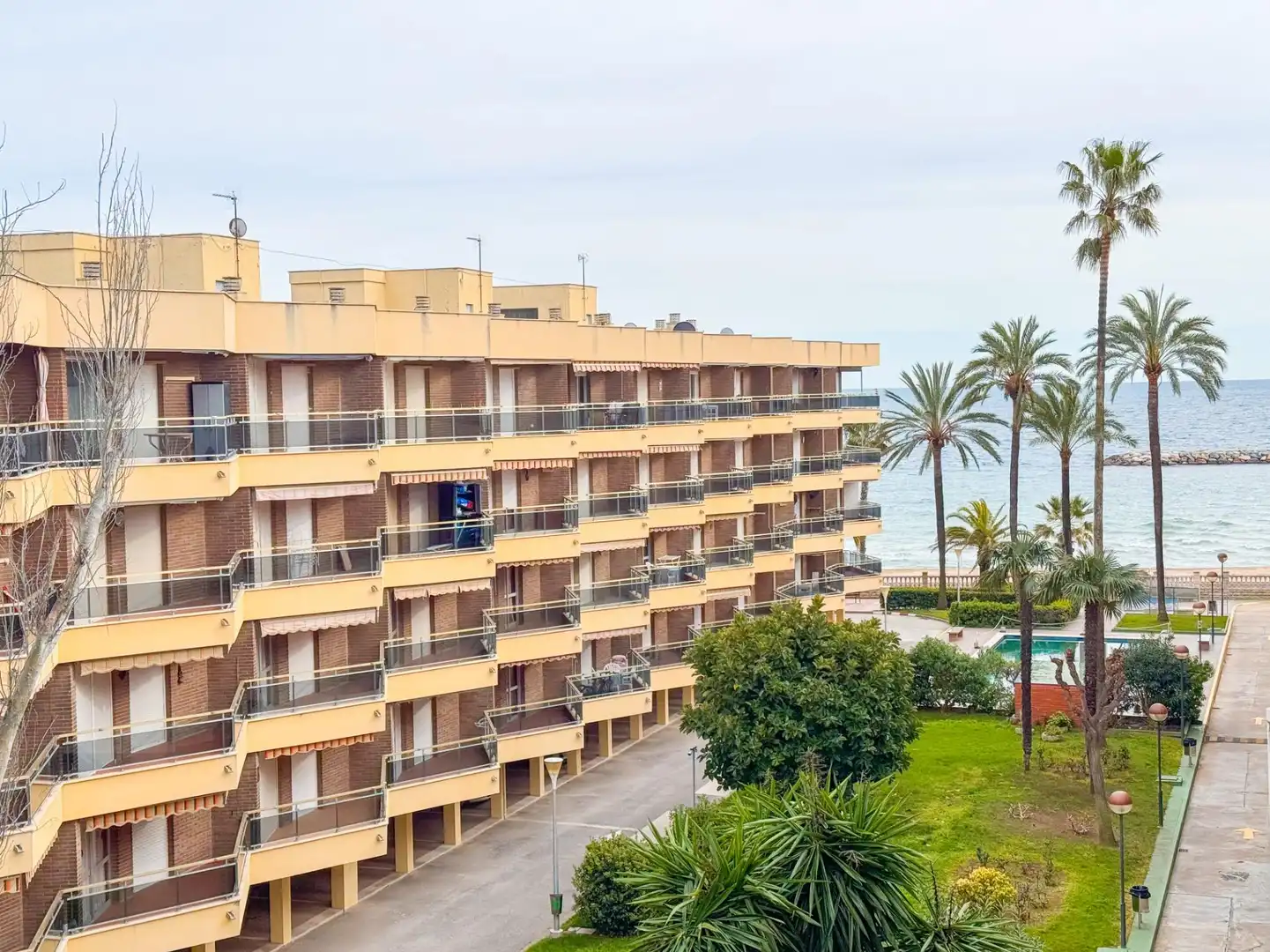 Vista exterior de Apartamento en venta en Cambrils con Aire acondicionado, Terraza y Amueblado