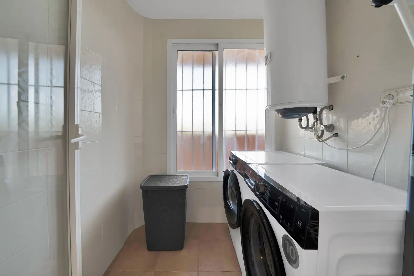 Cuina de Apartament de lloguer en Marbella amb Jardí privat, Terrassa i Moblat