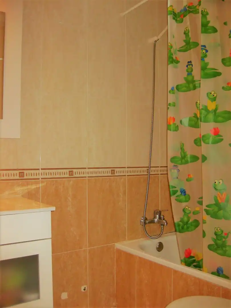 Baño de Piso de alquiler en Pozuelo del Rey con Calefacción y Piscina comunitaria