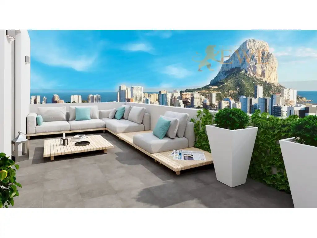 Penthouse with pool for sale in Calle Eslovaquia