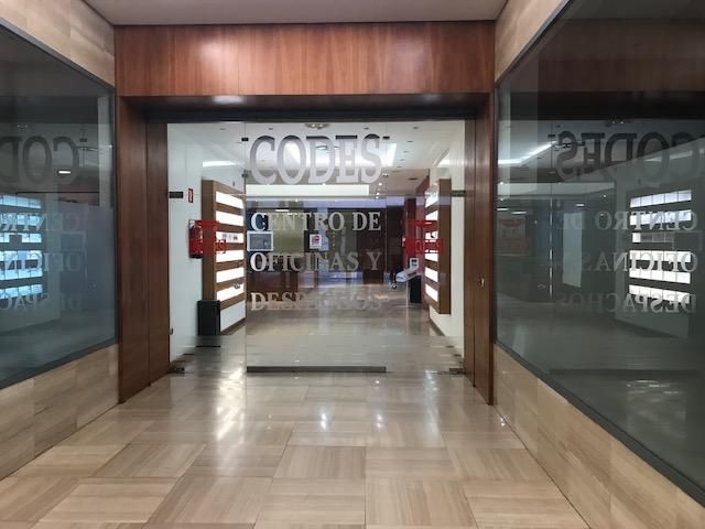 Oficina en venda en Tudela amb Aire condicionat i Moblat