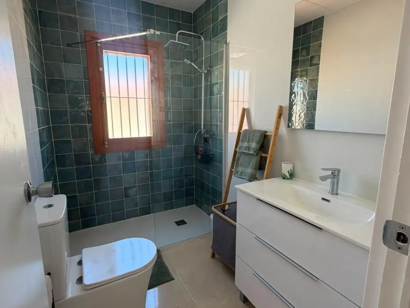 Badezimmer von Wohnungen zur Miete in Mazarrón mit Klimaanlage, Abstellraum und Möbliert