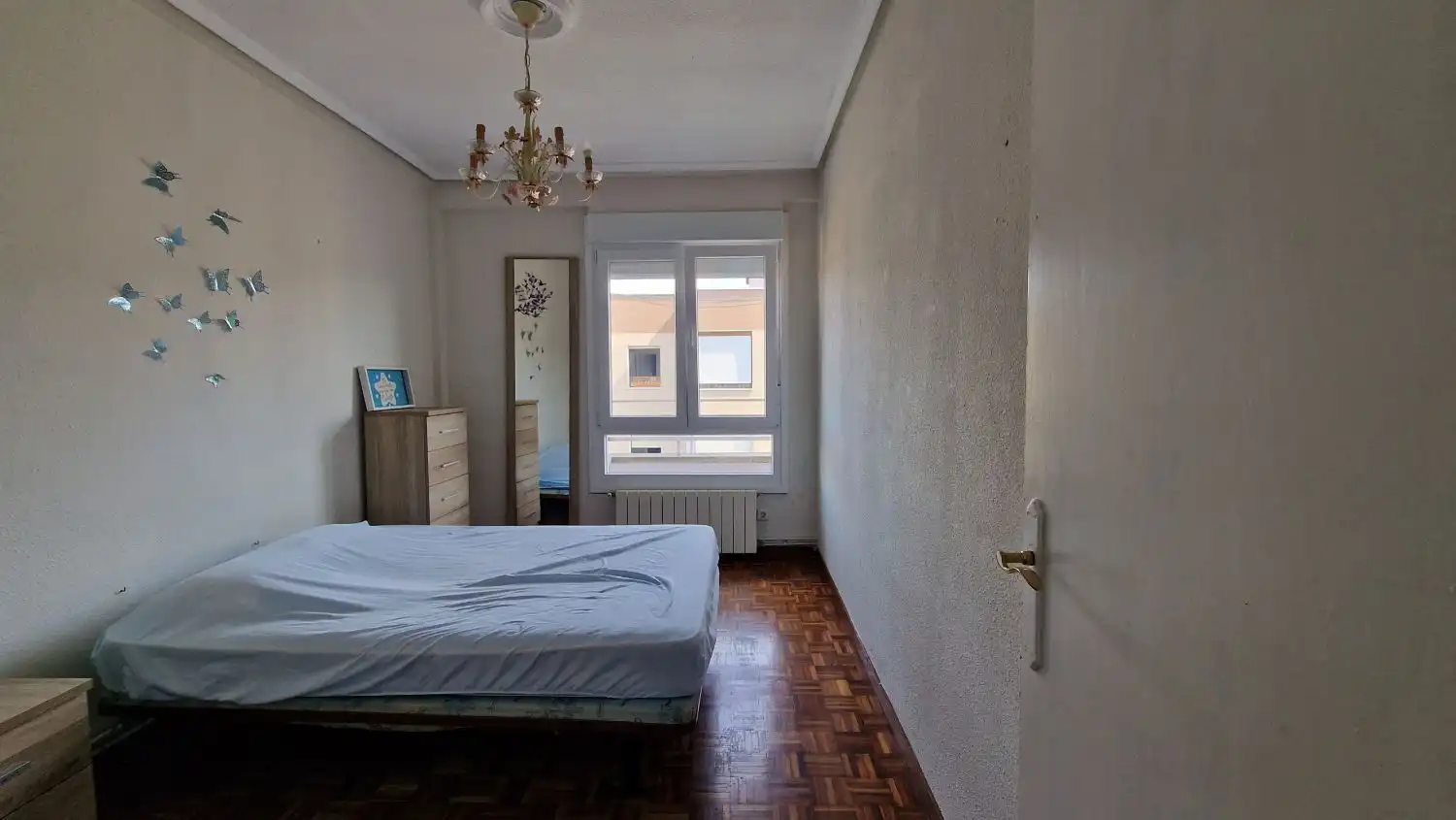 Habitación de Piso en venta en Torrelavega  con Calefacción y Balcón