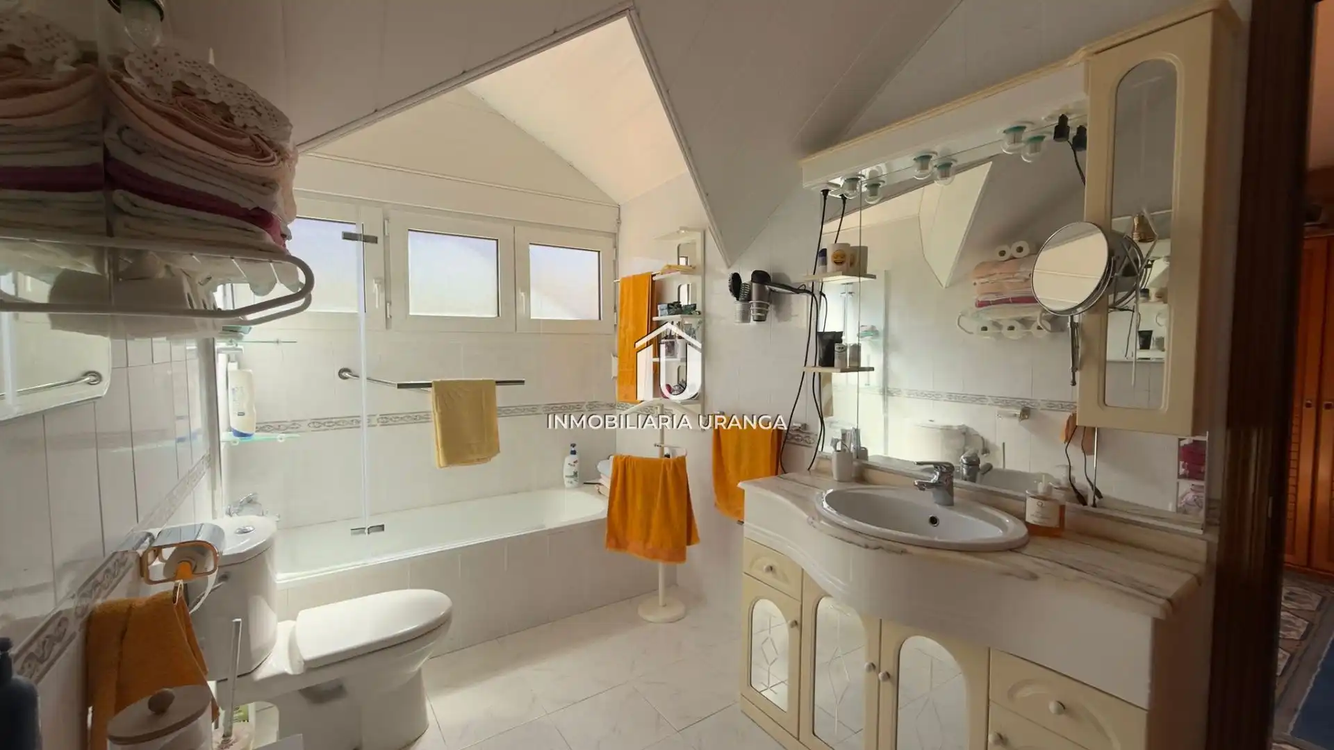 Baño de Casa o chalet en venta en Laredo con Calefacción y Terraza