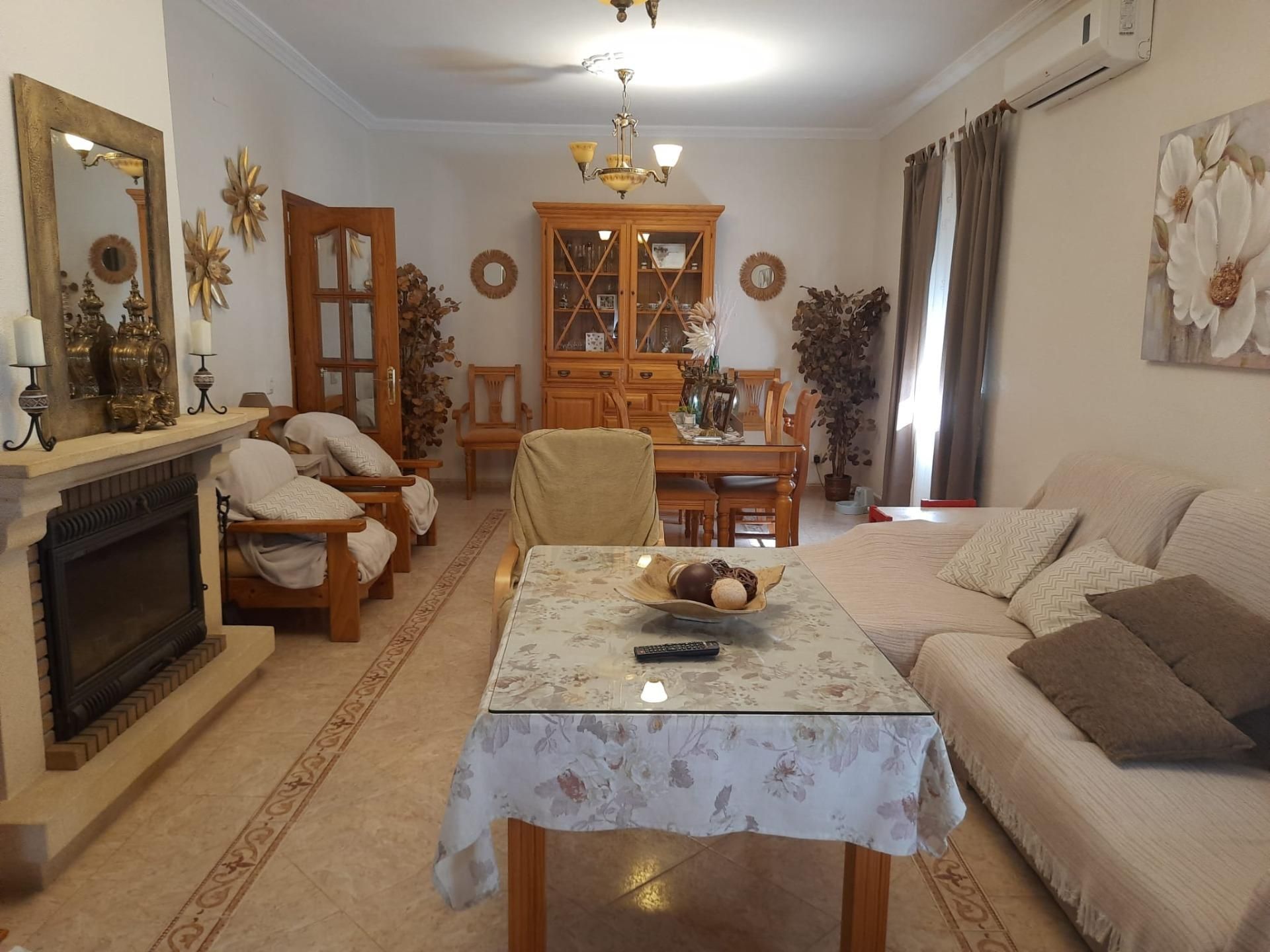 Sala d'estar de Casa o xalet en venda en  Córdoba Capital amb Aire condicionat, Calefacció i Jardí privat