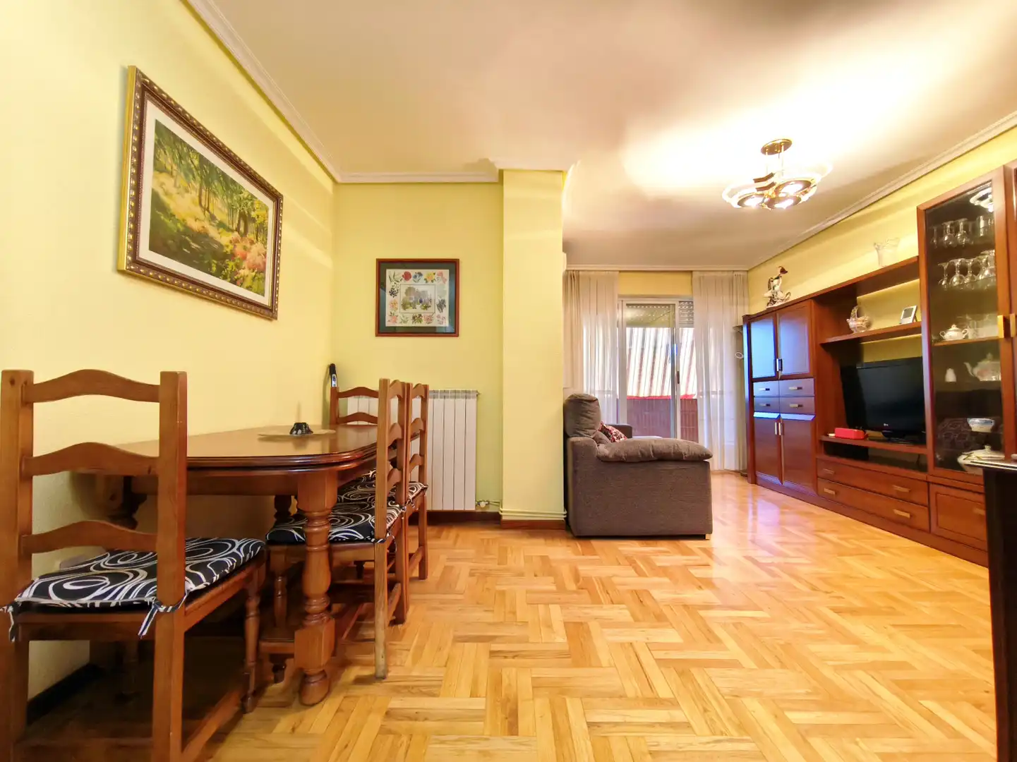 Sala d'estar de Pis en venda en  Logroño amb Calefacció, Parquet i Terrassa