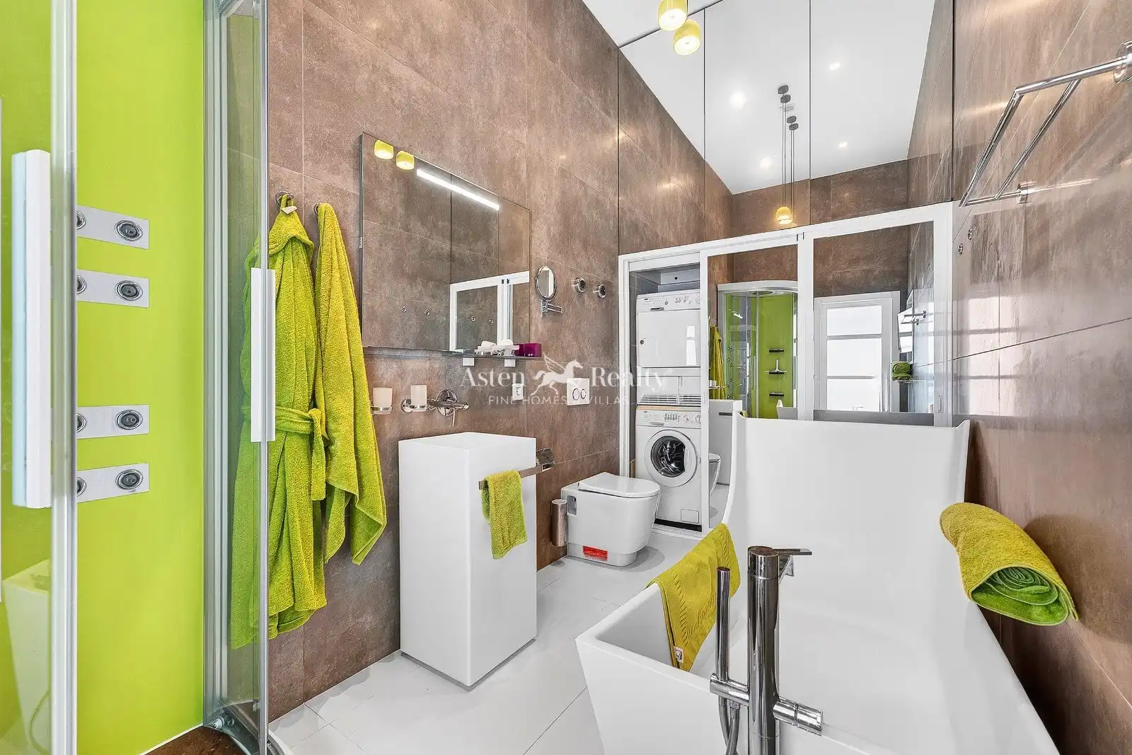 Bathroom of Attic for sale in Adeje  with Air Conditioner, Terrace and Storage room