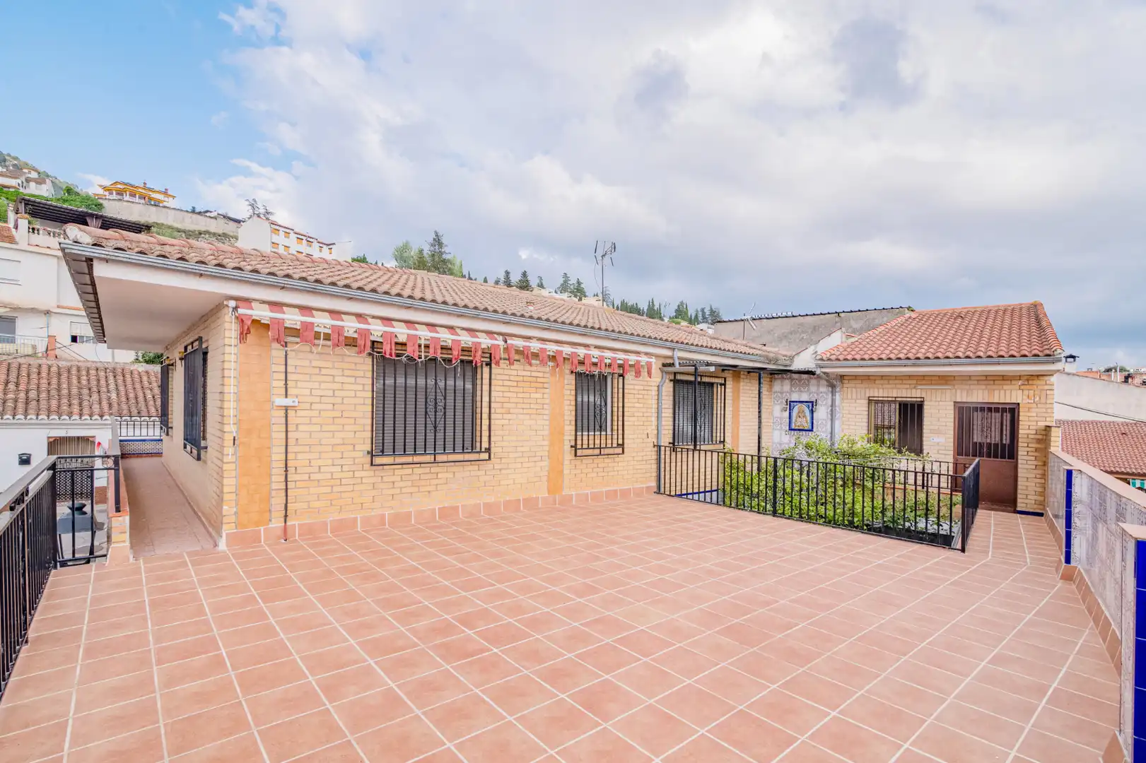 Exterior view of Houses for sale in Alfacar  with Terrace and Balcony