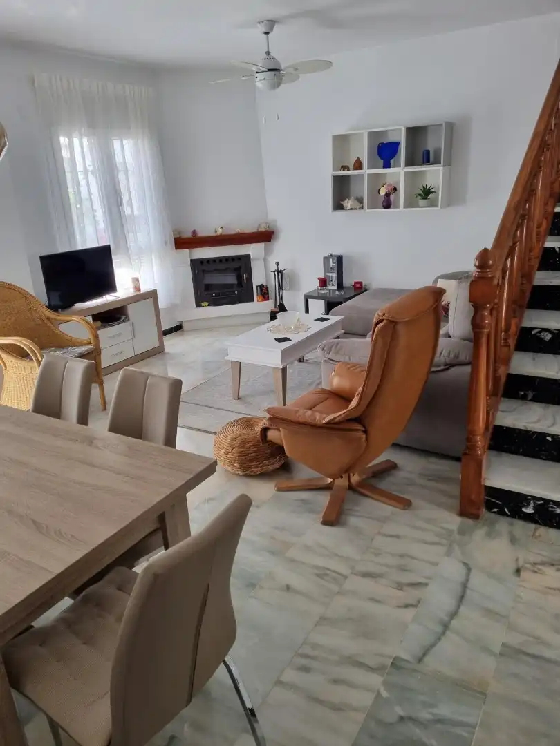Sala d'estar de Casa o xalet de lloguer en Algarrobo amb Aire condicionat, Calefacció i Terrassa
