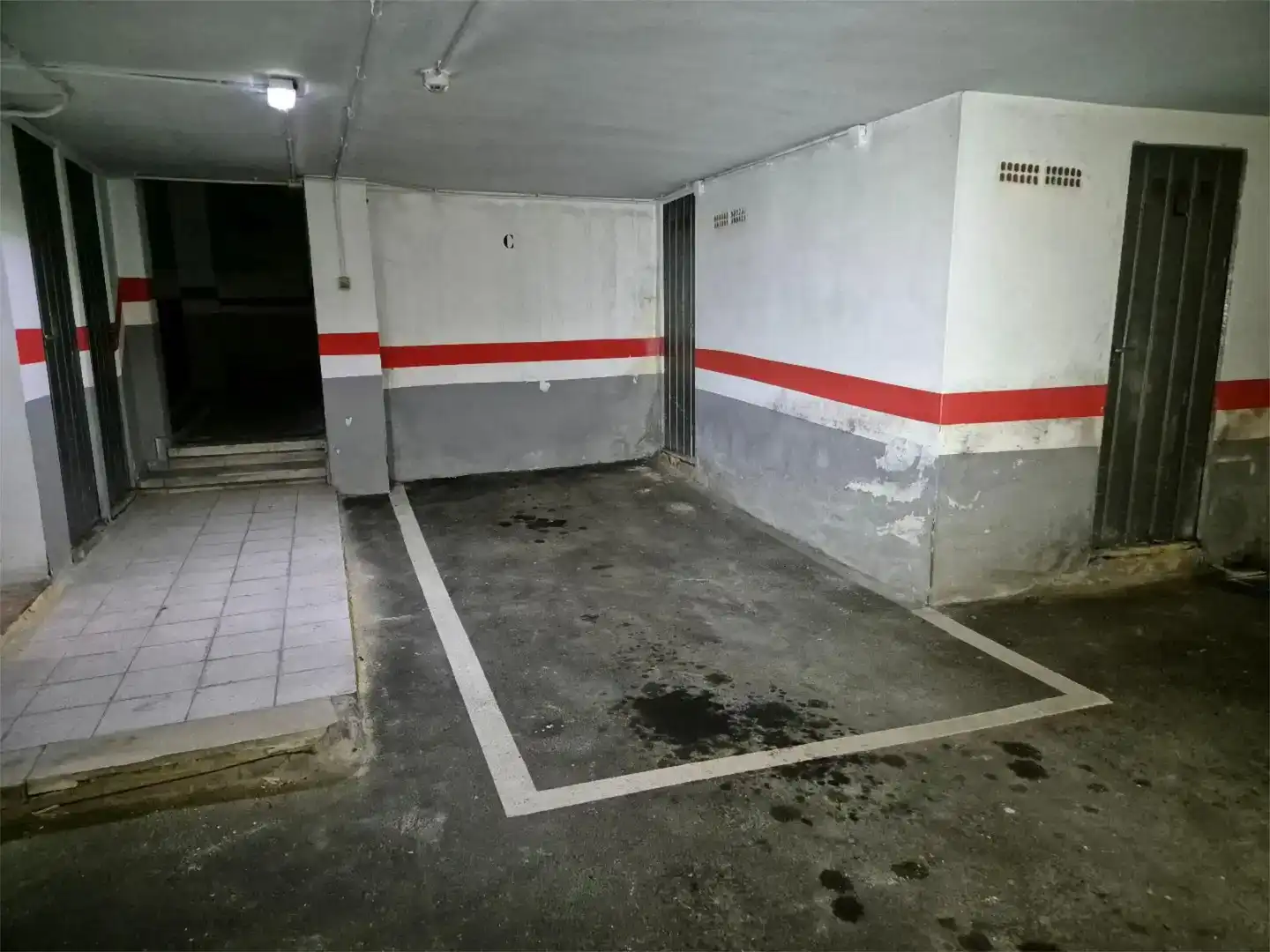 Parkplatz von Garage zur Miete in Oviedo 