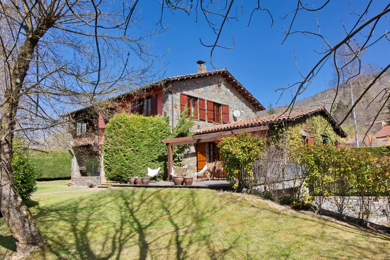 Vista exterior de Casa o chalet en venta en Camprodon con Calefacción, Jardín privado y Parquet