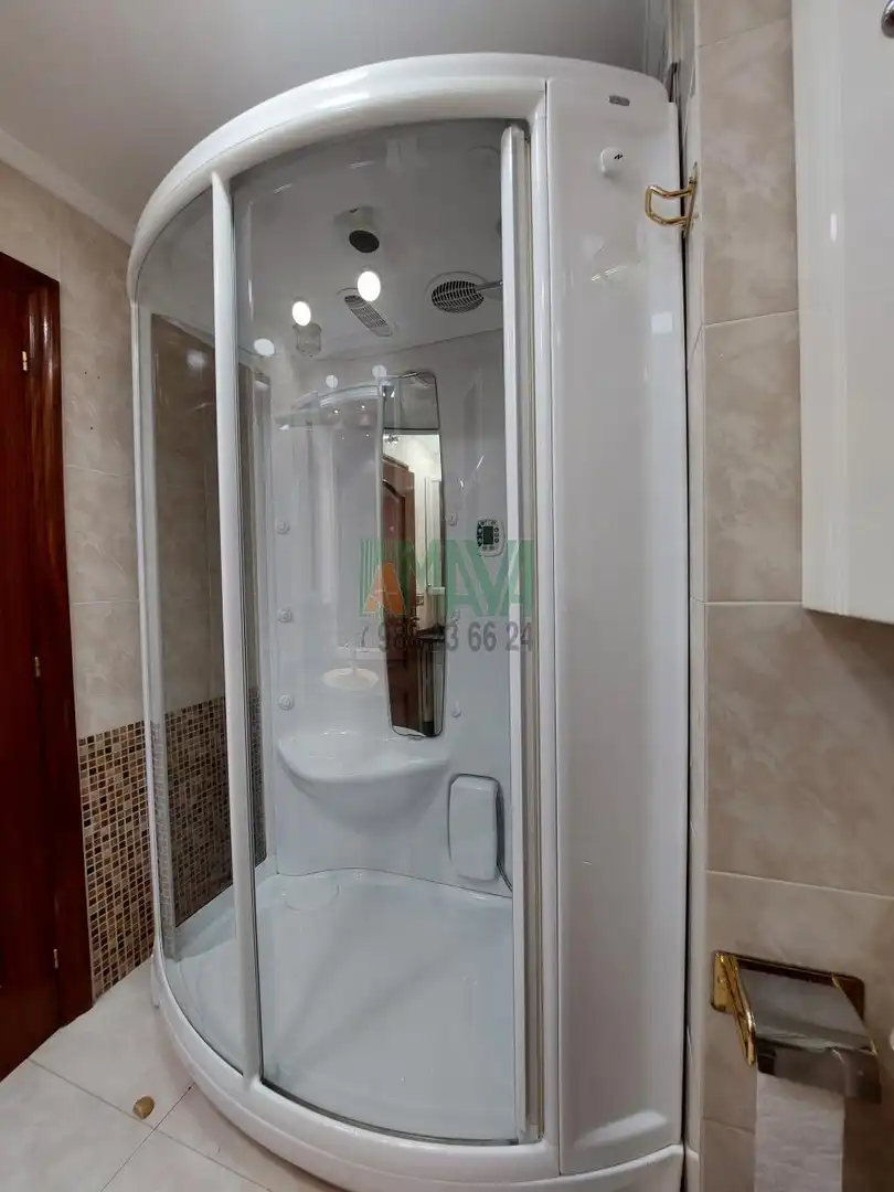 Badezimmer von Wohnung zur Miete in Ourense Capital  mit Heizung, Parkett und Möbliert
