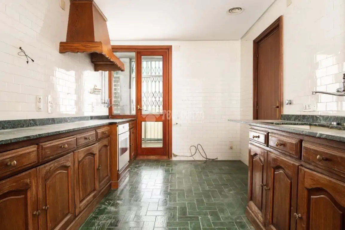 Cocina de Piso en venta en Zaragoza con Calefacción, Terraza y Balcón