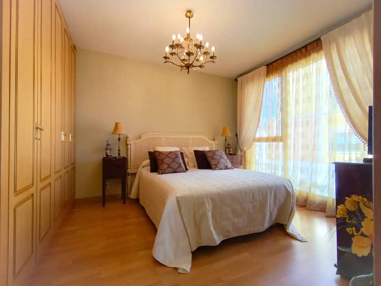 Dormitori de Casa o xalet en venda en Burgos amb Calefacció, Jardí privat i Parquet