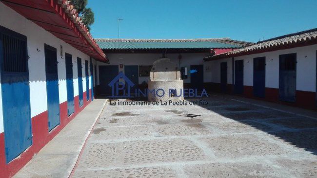 Aparcament de Edifici en venda en La Puebla del Río