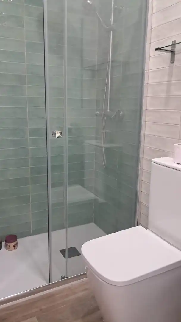 Bany de Apartament de lloguer en Colmenar amb Aire condicionat, Terrassa i Moblat