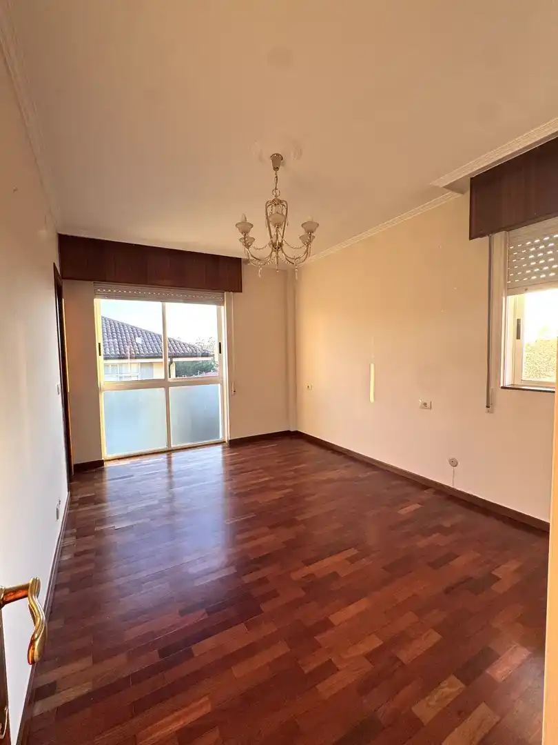 Wohnzimmer von Wohnung zum Verkauf in Teo mit Klimaanlage, Schwimmbad und Balkon