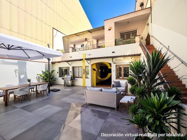 Terrassa de Casa adosada en venda en Terrassa amb Aire condicionat, Calefacció i Jardí privat