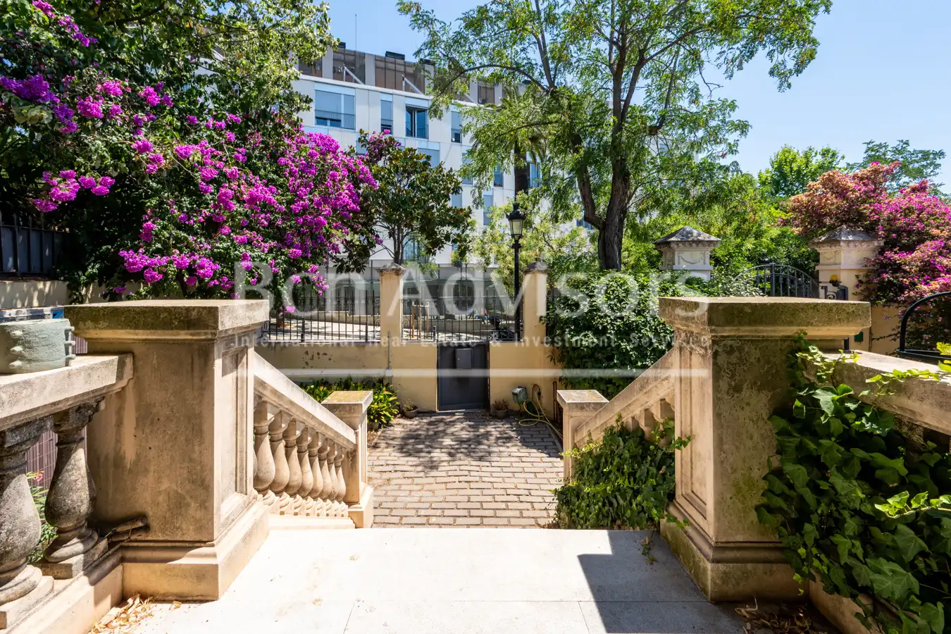 Vista exterior de Casa o xalet de lloguer en Barcelona amb Aire condicionat, Calefacció i Jardí privat