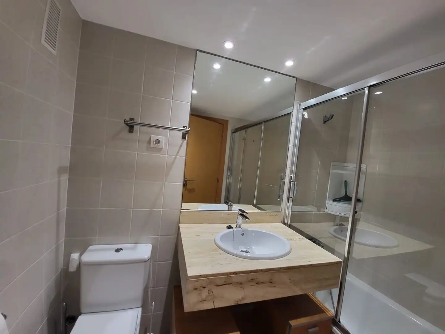 Baño de Piso en venta en Lloret de Mar con Aire acondicionado, Jardín privado y Terraza
