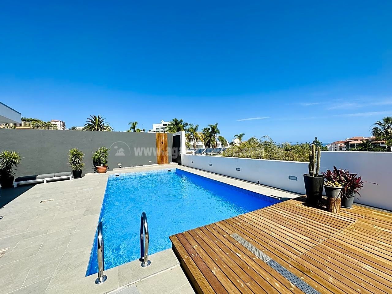 Piscina de Casa o xalet en venda en Puerto de la Cruz amb Jardí privat, Terrassa i Piscina