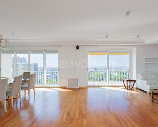 Sala d'estar de Apartament en venda en  Barcelona Capital amb Aire condicionat, Terrassa i Balcó