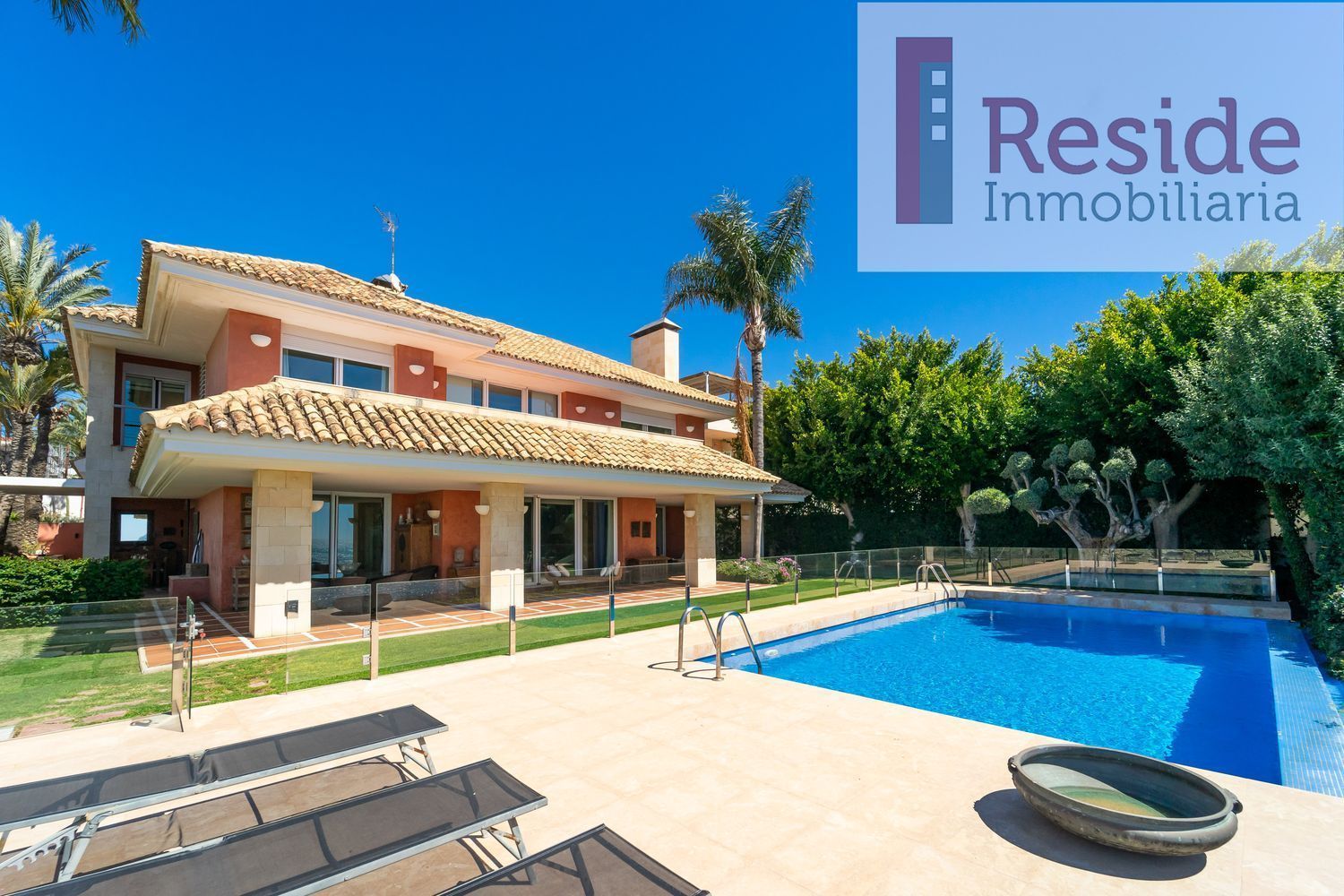 Vista exterior de Casa o xalet en venda en Alicante / Alacant amb Aire condicionat, Jardí privat i Terrassa