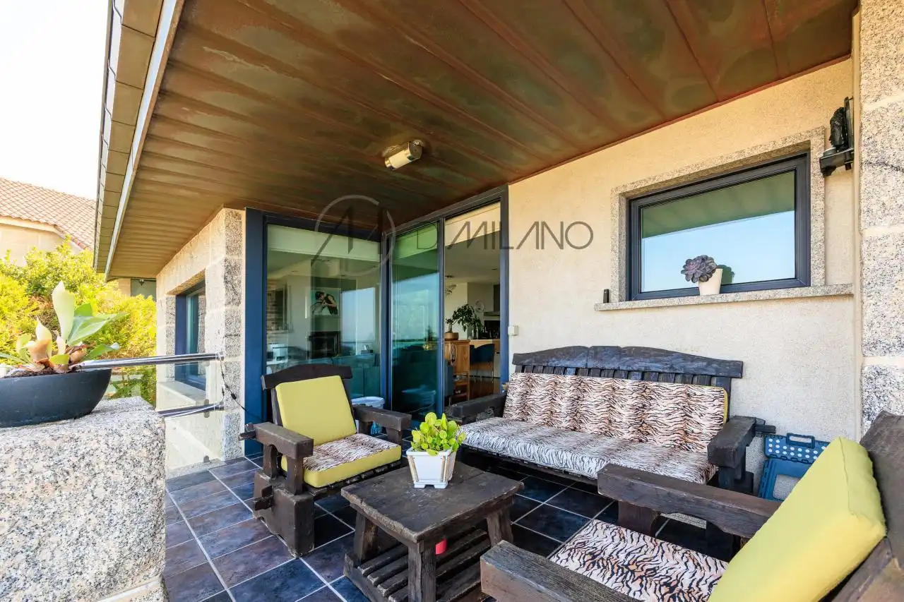 Terraza de Casa o chalet en venta en Nigrán con Calefacción, Jardín privado y Parquet