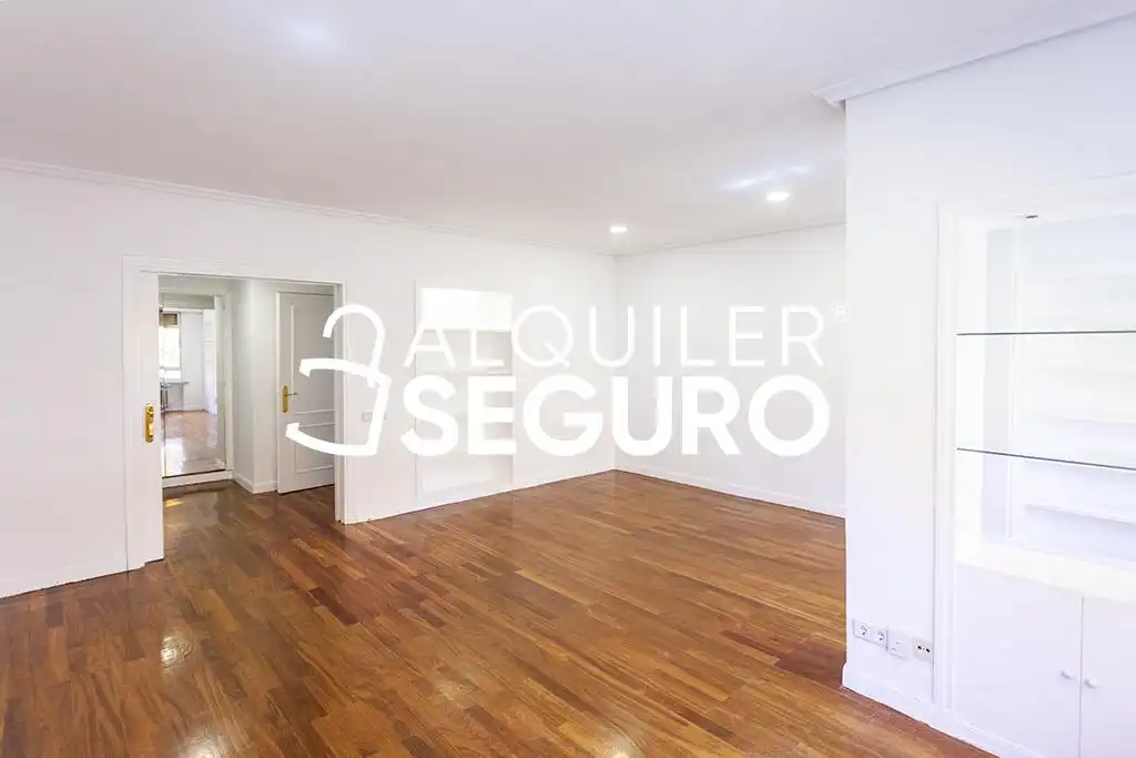 Flat with lift to rent in Menendez Pidal, imagen 4